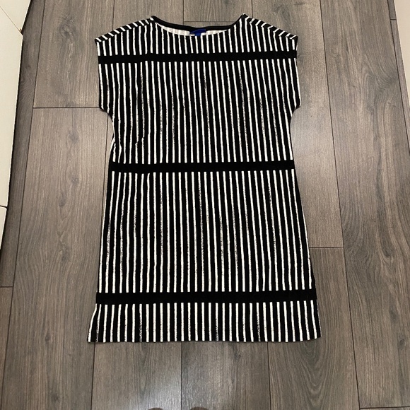 Marimekko x Target Black & White Striped Terry Beach Cover Size M - Picture 2 of 8